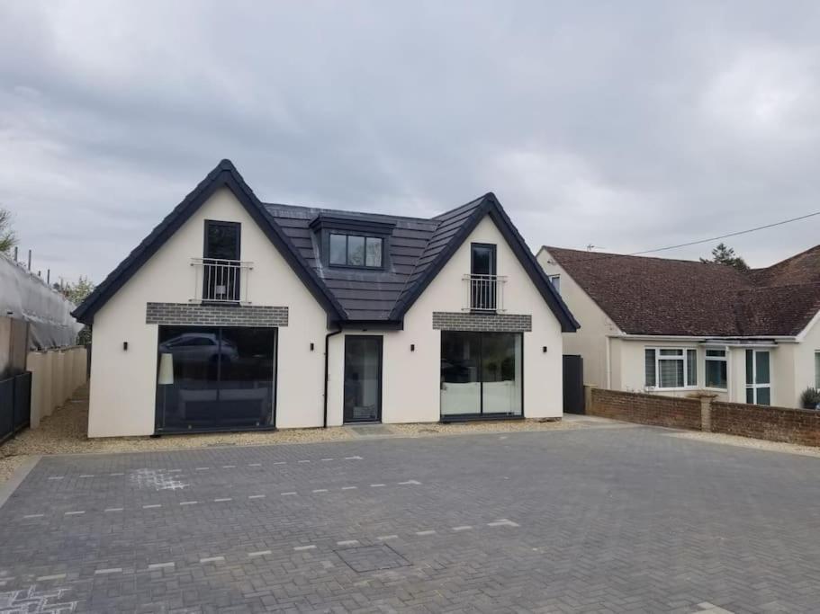 Maisy Lodge - Two Bed Lux Flat - Parking, Netflix, Wifi - Close To Blenheim Palace & Oxford - F2 Kidlington Exterior foto